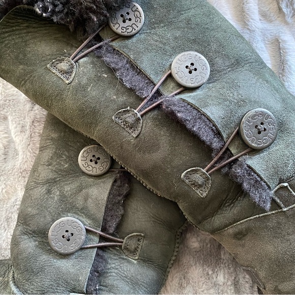 Ugg Bailey Button Triplet II Boots - Picture 8 of 10